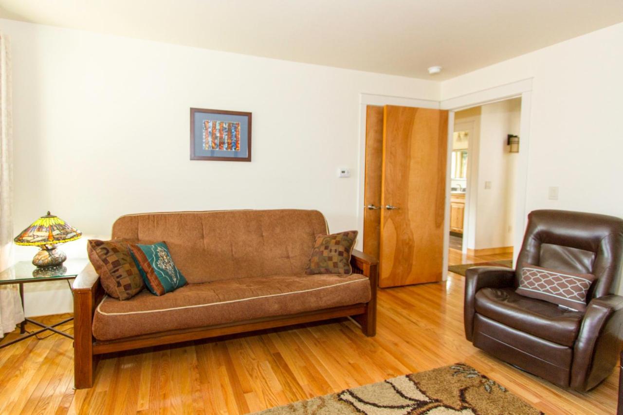 Eagle River Eagle Peak Guesthouse מראה חיצוני תמונה