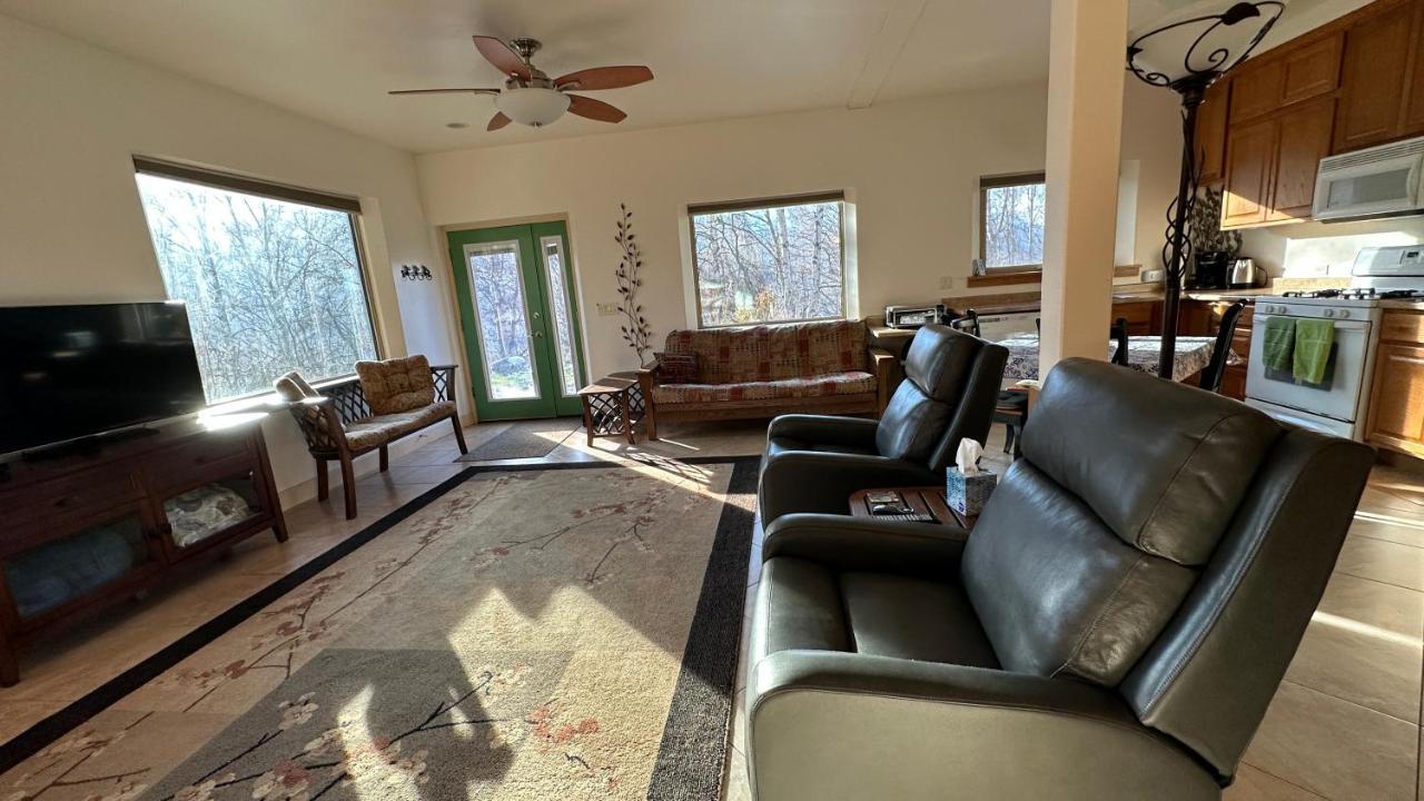 Eagle River Eagle Peak Guesthouse מראה חיצוני תמונה